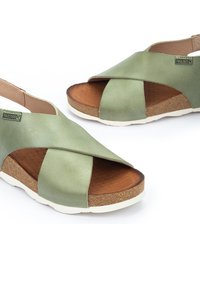 Pikolinos MAHON - Sandalias de cuña - green