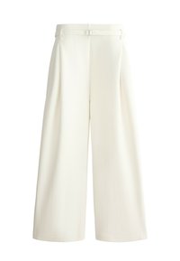 Pantalon blanc taille haute à jambes larges avec ceinture en tissu assortie et plis discrets à l'avant.