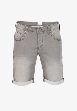 Shorts en denim gris avec ourlets roulés, design à cinq poches et étiquette de marque à la taille. Texture lisse et coupe décontractée.