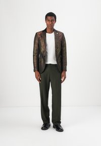 Twisted Tailor KOVEN zielony
