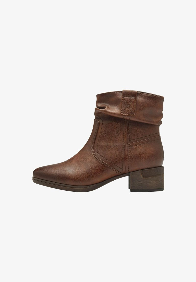 Bottine en cuir marron avec un revers souple, un bout pointu et un talon carré. Présente des accents cousus et une texture lisse.