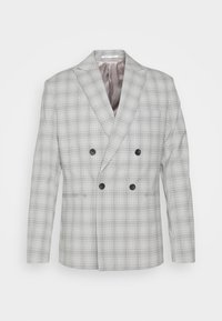 Blazer grigio a quadri doppiopetto con bottoni neri, rever a punta e foderatura interna liscia. Vestibilità su misura con due tasche frontali.