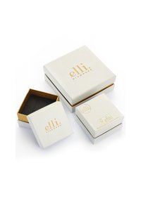 Ensemble de boîtes à bijoux blanches et dorées avec une texture lisse. Comprend une plus petite boîte intérieure noire et un logo à l'extérieur sur le couvercle.