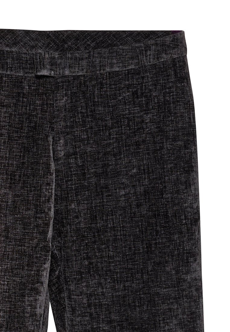 Pantalon noir texturé avec un motif subtil, doté d'une taille plate et d'une finition lisse, conçu pour le confort et la polyvalence.