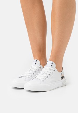 KAMPUS III IKONIC LACE - Baskets basses - white