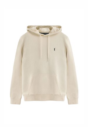 Sudadera con capucha color crema, hecha de algodón suave, presenta un bolsillo tipo canguro, puños acanalados y un pequeño logo negro en el lado izquierdo del pecho.