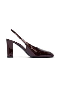 Bordeaux patentleren slingback hakken met een vierkante neus en blokhak. Heeft een open achterkant en een elastische band voor een veilige pasvorm.