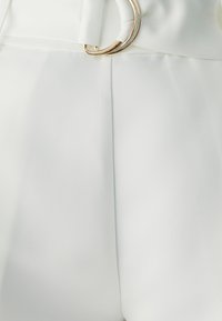 BWLDR NEVA SHORTS - Šorti - white