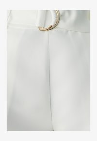 Unausgewählt, white