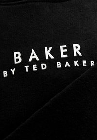 Baker by Ted Baker Majica s kapuljačom - black