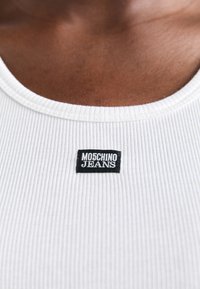 MOSCHINO JEANS PAINTER - Svetríkové šaty - fantasia bianco