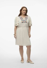 Vero Moda Curve VMSINA KURZES  - Vestido informal - birch