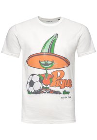 Hvid bomulds t-shirt med en farverig tegneseriefigur iført en orange sombrero og grønne accenter, som holder en fodbold, med "Pique" trykt nedenfor.