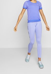 Nike Performance T-shirt med print - blue