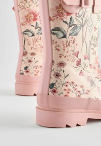 Next BUCKLE REGULAR FIT - Cizme din cauciuc - pink floral