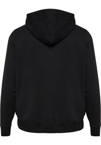 Zwarte hoodie met een trekkoordkap, gemaakt van zacht materiaal. Heeft ribgebreide manchetten en boord, een gladde textuur en geen zichtbare logo's of patronen.