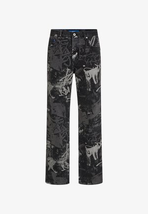 Mustad denim püksid, millel on graffiti-stiilis mustriga halli tooni. Sirge jalgade kujundus klassikalise viie taskuga struktuuriga ja metallist detailidega.