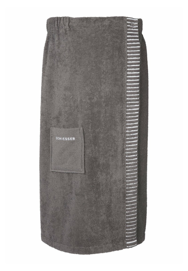 Enveloppe de serviette en tissu éponge grise avec un accent rayé d'un côté et une poche plaquée avec un logo. Ceinture élastique pour un maintien sécurisé.