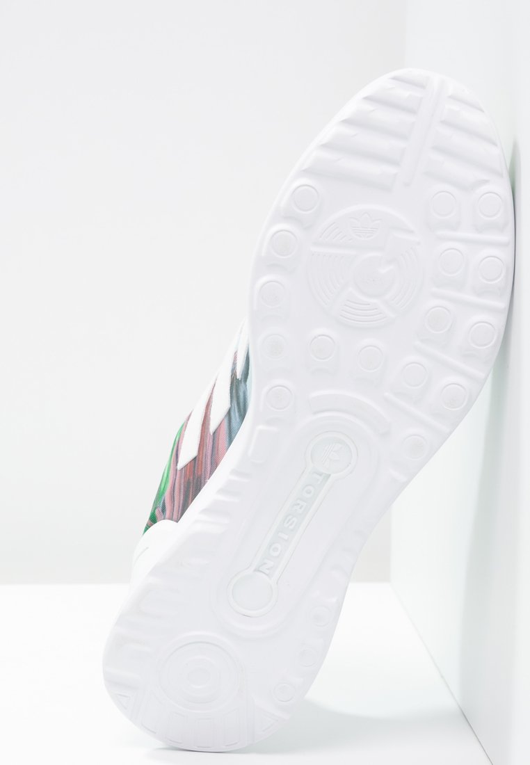 adidas Originals ZX FLUX SMOOTH Sneaker low core white adidas Originals ZX Flux Smooth Damen Sneakers: