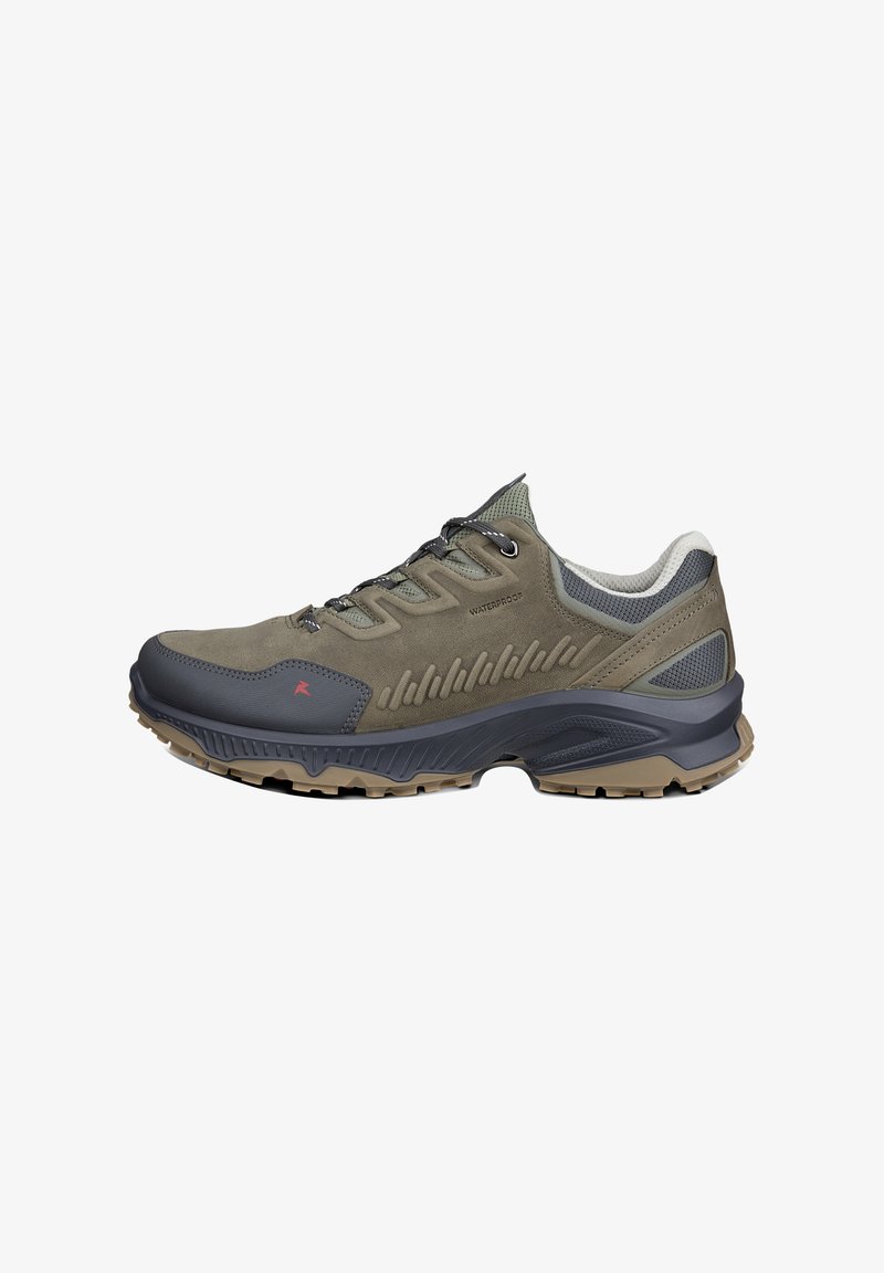 Chaussure de randonnée basse imperméable en vert olive et gris avec une semelle marron robuste et un lacet de serrage.