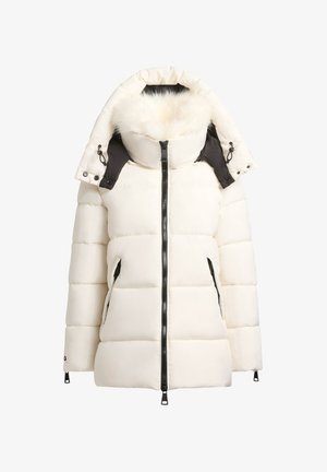 Baltas pūkinis švarkas su juodu akcentu apykakle. Yra kailiniu pamušalu gobtuvas, užtrauktuko uždarymas ir šoninės kišenės. Quilted dizainas su lygiu paviršiumi.