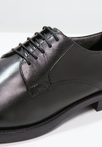 Vagabond Derbies - black