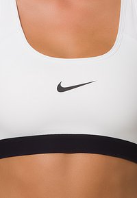 Nike Performance   biały