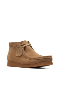 Clarks WALLABEEEVO BT - G - Stivaletti stringati - dark sand suede