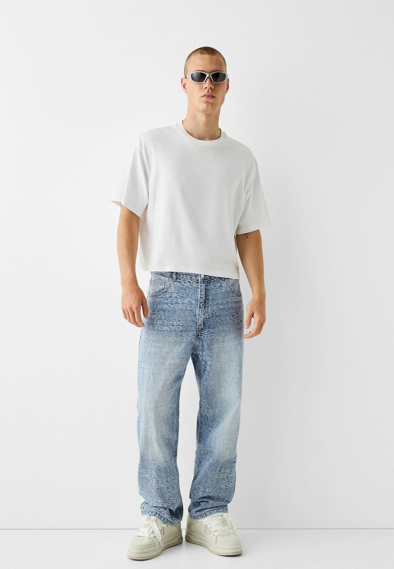 Bershka Relaxed fit jeans lichtblauw Bershka Relaxed fit jeans lichtblauw