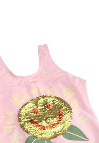 Un débardeur rose avec un visage souriant en sequins dorés et orange et le texte jaune "C'est l'heure du citron" entouré de feuilles et de fleurs.