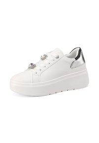 Sneakers platform bianchi con una finitura liscia. Presentano tre accenti gioiello sulla parte anteriore e un dettaglio in metallo argentato sul tallone. Design leggero.