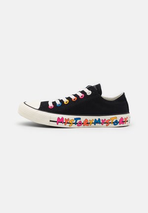 Trainers - black