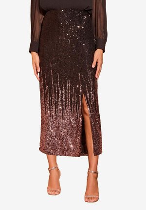 Jupe midi en sequins noire et or rose avec un effet dégradé, présentant une fente sur le côté et une silhouette ajustée. Surface douce et texturée.