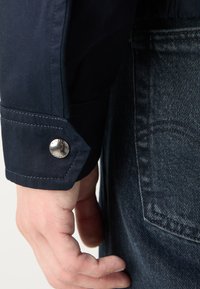 Tommy Hilfiger IVY JACKET - Suvejakk - desert sky