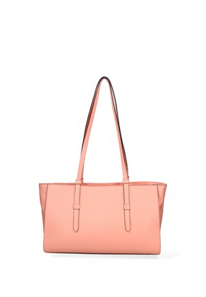 Rechthoekige zachte roze leren schoudertas met twee lange banden en minimale stiksel details op een witte achtergrond.