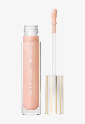 Gloss à lèvres MAC Lipglass Cushion dans une teinte pêche claire avec un tube transparent et un bouchon rayé, baguette applicatrice visible à côté.