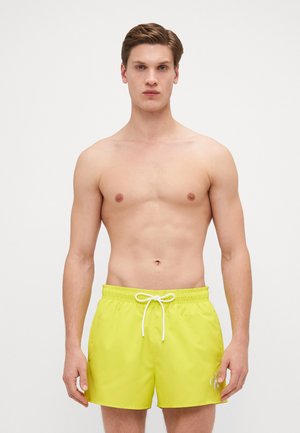 Costumi da bagno giallo neon con elastico in vita, coulisse bianca e logo ricamato sulla gamba sinistra. Materiale liscio e leggero.