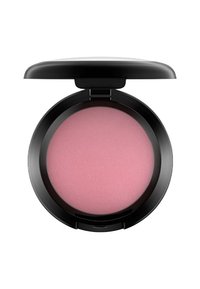 Rubor compacto en un estuche redondo negro, presenta un interior de polvo rosa suave con acabado mate. La tapa se abre con una bisagra.