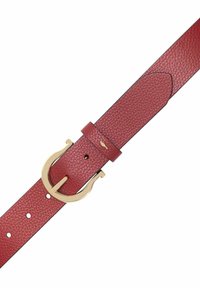 Czerwony skórzany pasek o fakturowanej powierzchni z zapięciem w kształcie bitu konnego w złotym odcieniu oraz regulowanymi otworami dla lepszego dopasowania. Gładkie krawędzie i elegancki design.