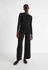 Vero Moda VMBERLIN ZAMIRA MW WIDE NOOS - Pantalon classique - black
