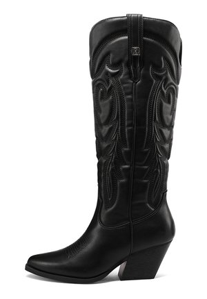 Stivale da cowboy alto in pelle nera con punta appuntita, cuciture decorative e tacco a blocco.