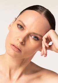 Code8 SEAMLESS COVER CONCEALER - Concealer - NC10