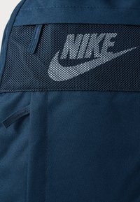 Nike Sportswear ELEMENTAL UNISEX - Nahrbtnik - armory navy/summit white