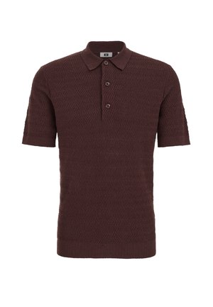 Polo en maille marron foncé à manches courtes avec motif en zigzag texturé, patte de boutonnage à trois boutons et ourlet et poignets côtelés.