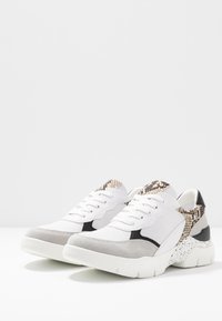 Marco Tozzi LACE UP - Sneaker low - white