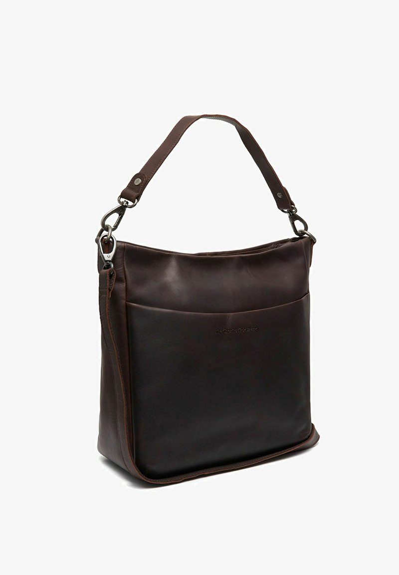 Borsa a spalla in pelle marrone con una superficie liscia, forma strutturata e tasca frontale. Presenta una tracolla staccabile con accessori in metallo.