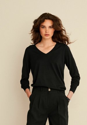 V-NECK - Jumper - black