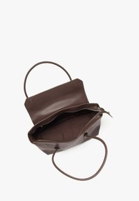 Sac fourre-tout en cuir marron avec deux poignées, design uni, fermeture magnétique supérieure et une poche intérieure zippée pour l'organisation.