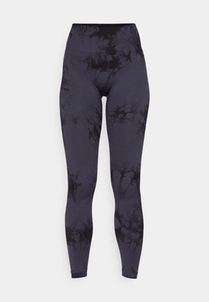 Høyt midjebelte leggings laget av elastisk stoff, med et svart og mørkegrått tie-dye mønster, glatt tekstur og ankellangt snitt.