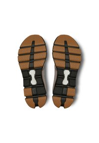 On CLOUD X 4 - Trainingsschuh - fog   black
